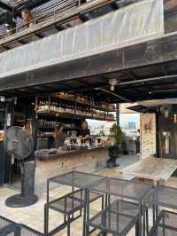 Rooftop bar วิวดีใกล้เสาชิงช้า
