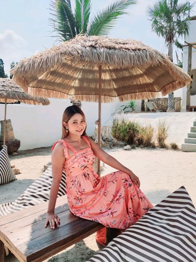 Kamari Cafe & Resort – เกาะล้าน
