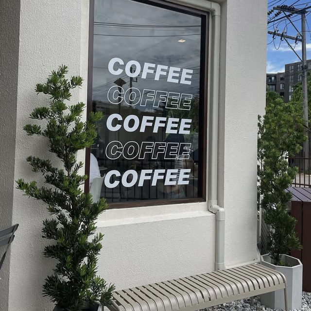 📍 Candlery House Café – Phuket  🕰️ เวลาเปิด–ปิด 