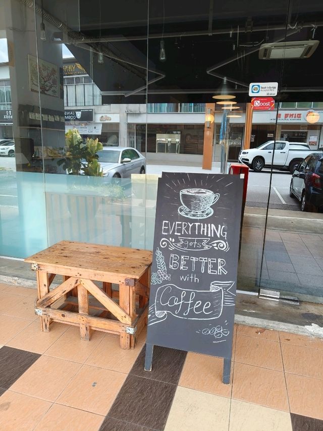 Chill Like a Local at Coffeeholic Desaru