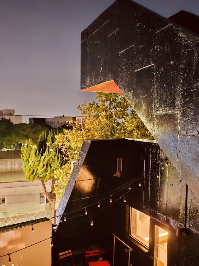 Unwind with Outdoor Movies and Excellent Hospitality at Mir Guesthouse