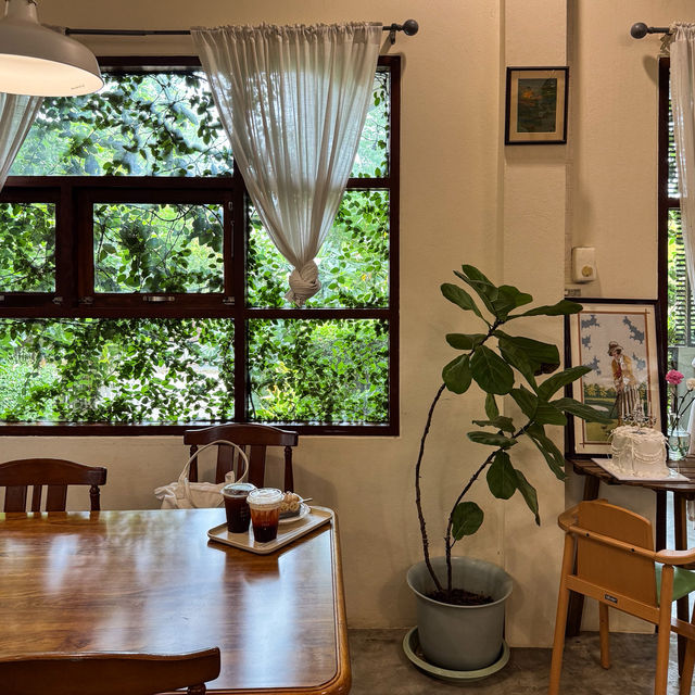 คาเฟ่สไตล์โฮมมี่ พร้อมบรรยากาศกลางสวน จ.นครปฐม