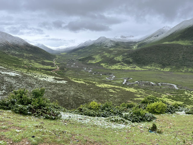 🌈 Kangding’s Muya Holy Land – Where Summer Brings Snow & Rainbows ❄️🐾