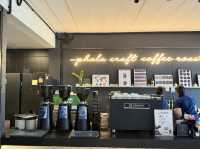 ห้ามพลาด Phala Craft Coffee Roasters คาเฟ่วิวทะเล