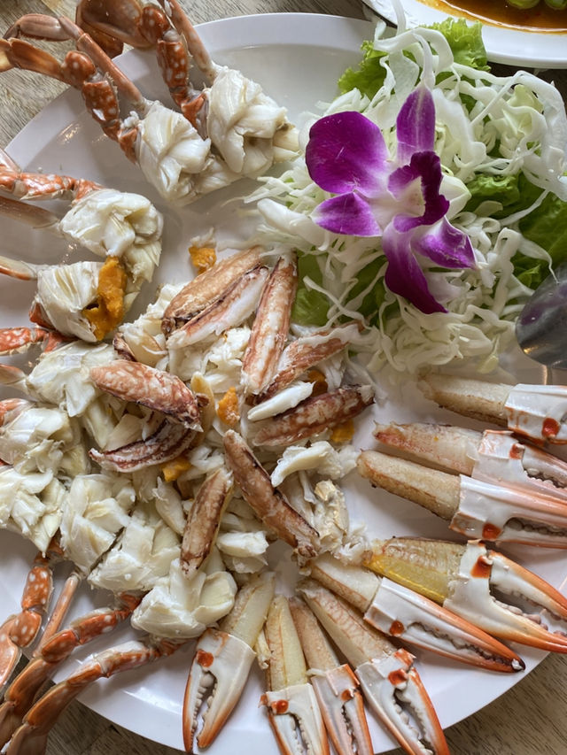 รีวิวร้านซีฟู้ดเจ๊เมี้ยน บางแสน – เด็ดสมคำร่ำลือ 🦀