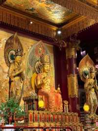 A Quiet Pause in the Heart of Chinatown Buddha Tooth Relic Temple