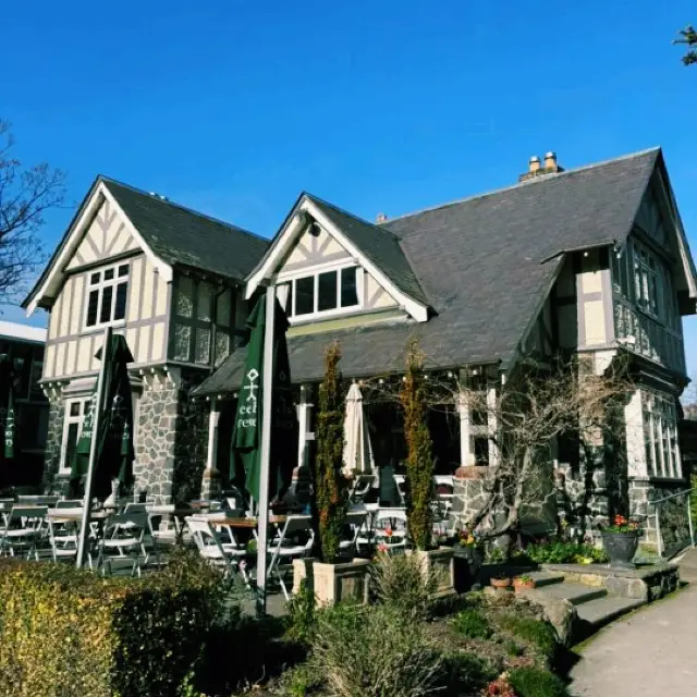 Experience the Relaxation and Art of Christchurch, the Garden City