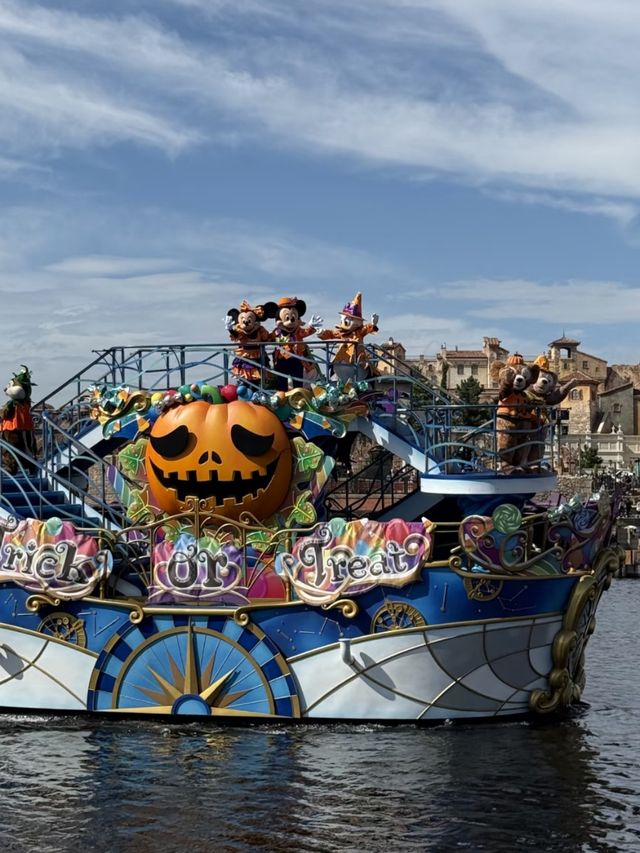 Amazing Tokyo DisneySea: Where Every Wave Tells a Story