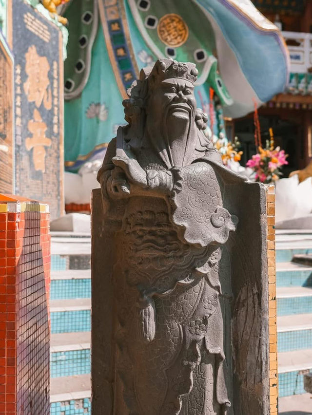 “วัดเจ้าแม่กวนอิม” ริมทะเล ⛩️  “วัดเจ้าแม่กวนอิม” ริมทะเล ⛩️