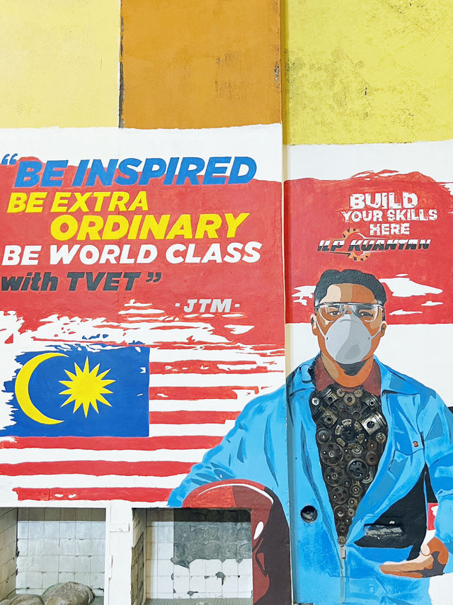 🌙✨ Kuantan by Night: Murals, Markets & Tower Views