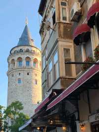 Galata tower หอคอยเเลนมาร์คในอิสตันบูล