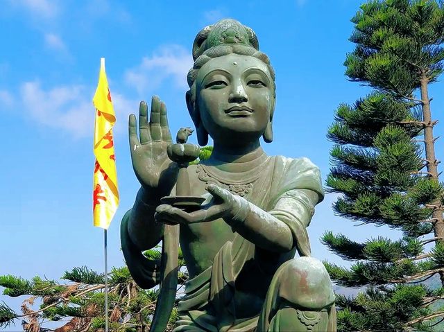  Ascend to Serenity at Tian Tan Buddha