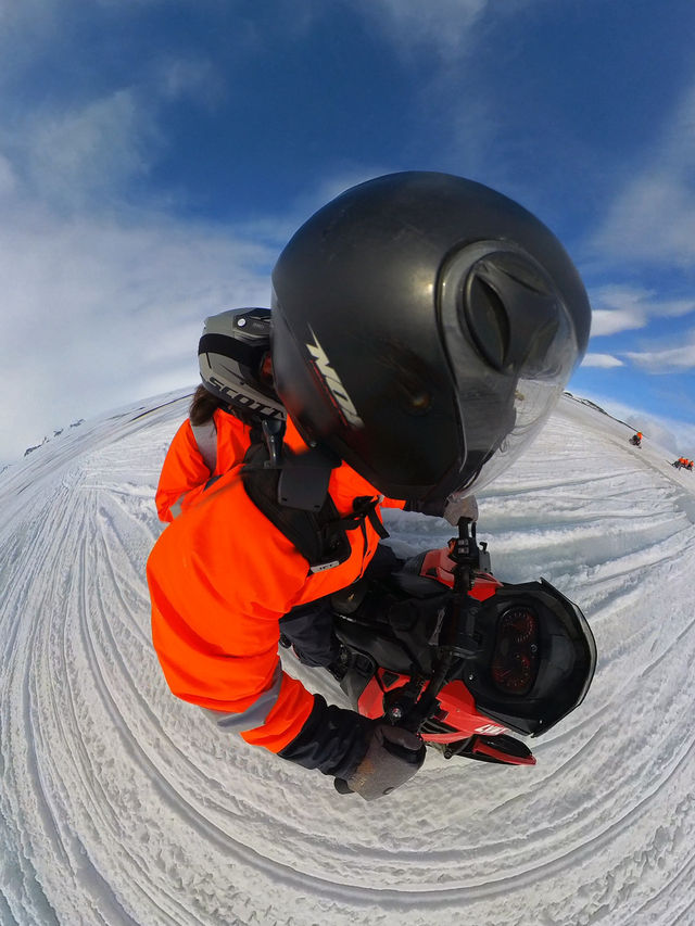  Langjökull Glacier-雪山上玩Snow Mobile