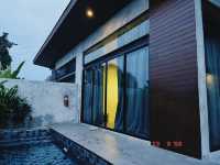 ห้องพักชลบุรี สระว่ายน้ำส่วนตัว แบงค์เทา 3 ใบมีทอน