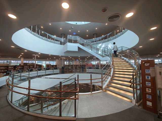 知識與美學共融的城市書殿#高雄市立圖書館總館-高雄市前鎮區 知識與美學共融的城市書殿#高雄市立圖書館總館-高雄市前鎮區