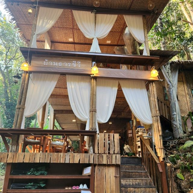 พักผ่อนใกล้ชิดธรรมชาติ ที่บ้านธารชีวี