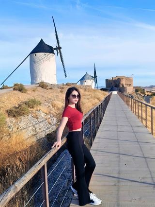 คู่มือถ่ายภาพท่องเที่ยว Consuegra White Windmill - สเปน