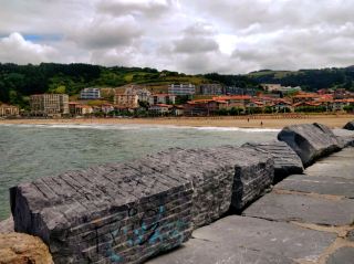 Deba is an important resort and from a cultural point of view the Cathedral of Asuncion is one of the most interesting places in town.