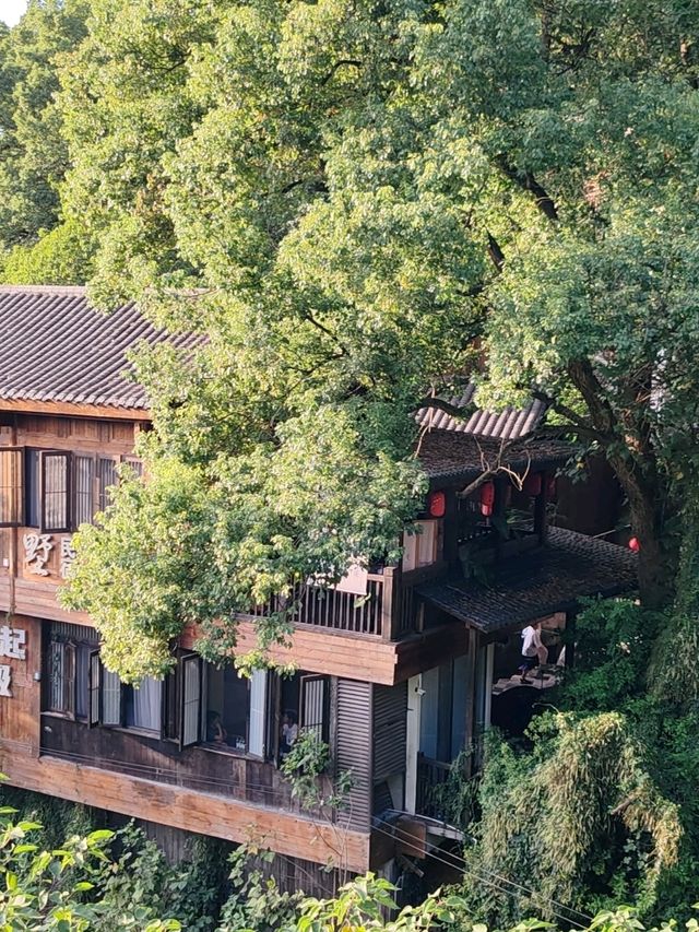 Huangjueya Old Street: An Old Dream of the Mountain City