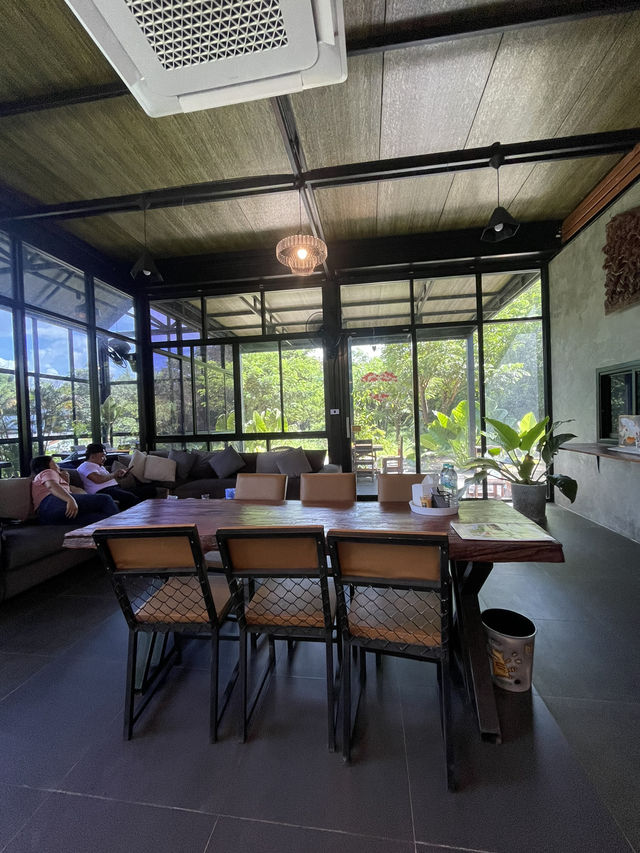SMALL HiLL Cafe