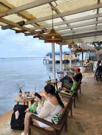 Fat submarine cafe and restaurant  เกาล้าน