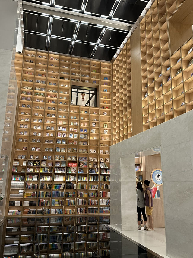 📚 上海書城|城市裡最治癒的閱讀空間 📚 上海書城|城市裡最治癒的閱讀空間