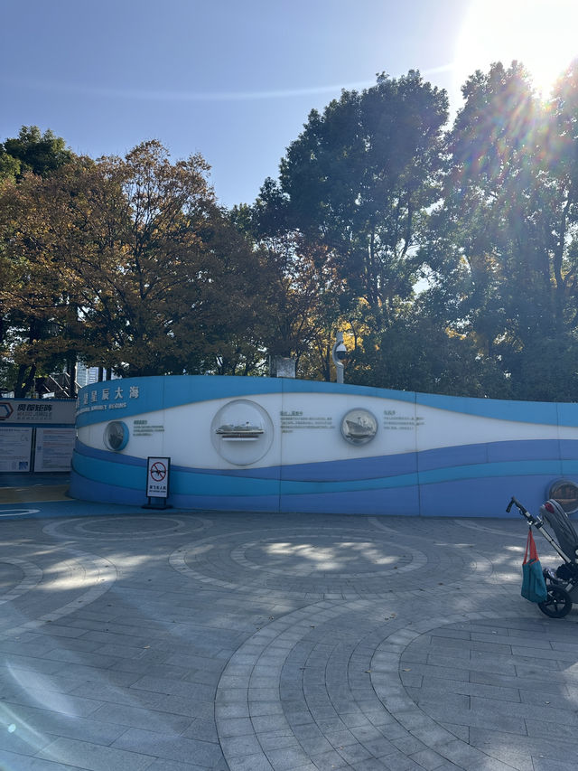 🌊 北外灘航海公園|最外灘天際線的散步視角 🌊 北外灘航海公園|最外灘天際線的散步視角