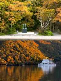 深秋絕景!十和田湖游船仿佛駛入油畫世界🍁