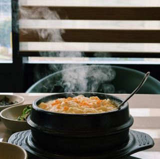 여기가 인도라고? 삼겹살부터 떡볶이까지 제대로 즐기는 구르가온 한식당