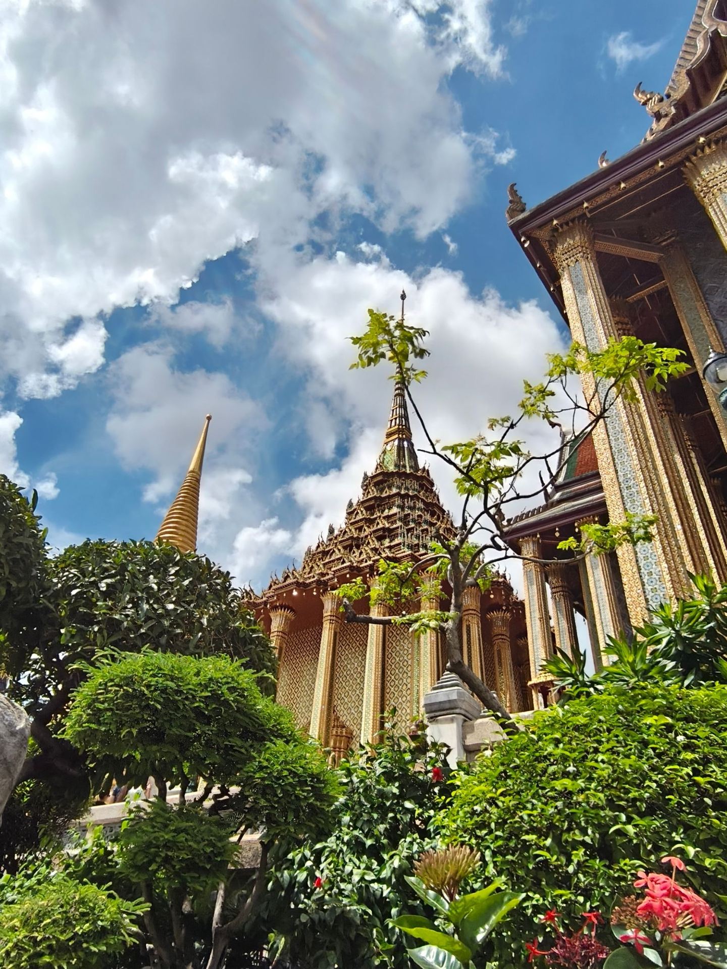 Vàng rực rỡ: Cung điện Hoàng gia Bangkok tránh những sai lầm thường gặp của khách du lịch