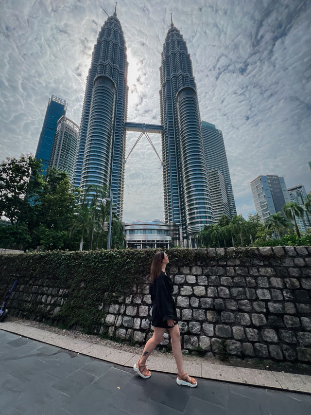 Petronas Twin Towers Glow Like a Dream on Holidays ✨