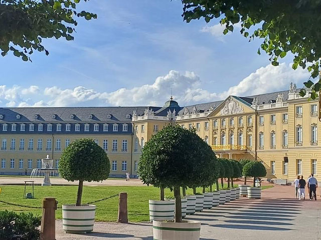 Karlsruhe Palace is a must 🏰