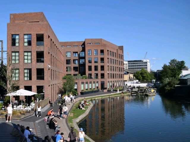 Regent's Canal: an escape in London