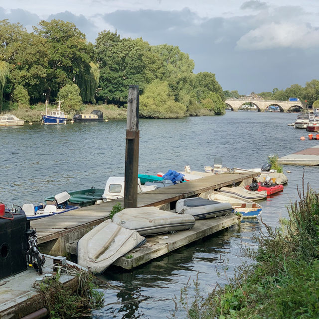 Stroll in the beautiful River Thames