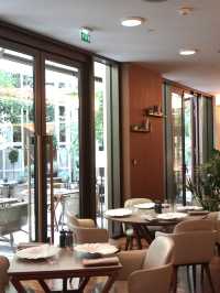 Paris | Have fun with friends in MO Paris with good service