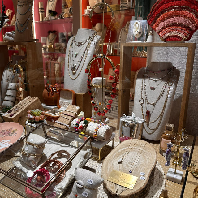 Exquisite pieces of jewellery at this boutique 🥰