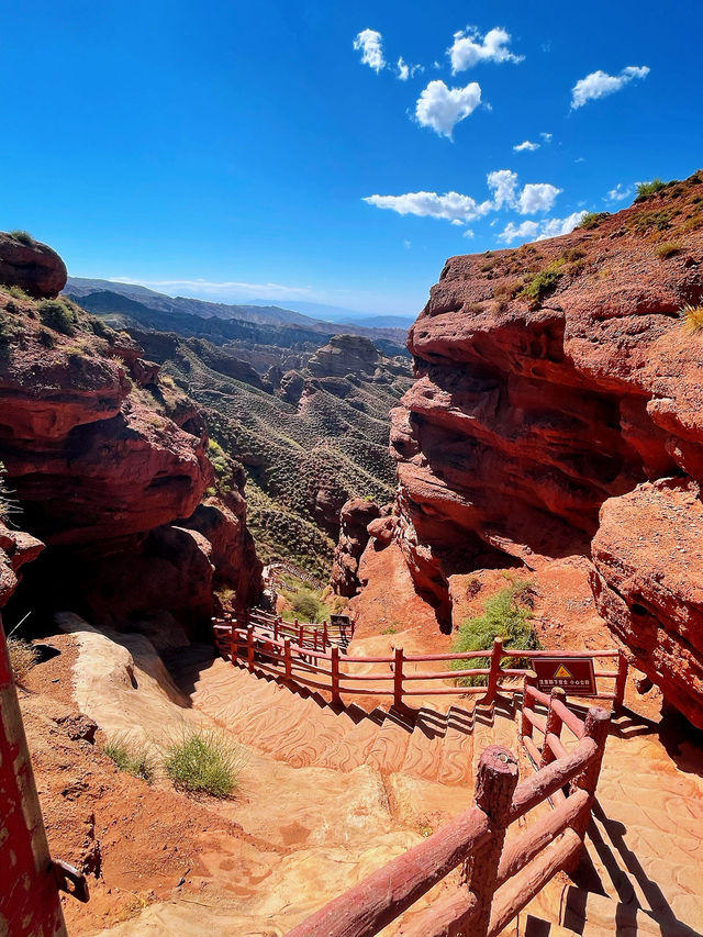 🏜️ China’s Secret Grand Canyon – Silk Road Scenery That’ll Take Your Breath Away