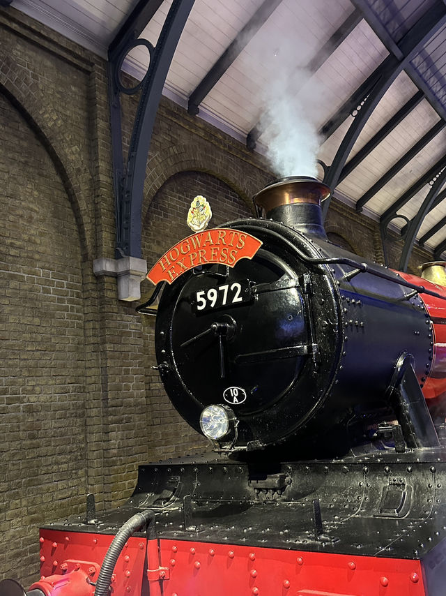 🧙‍♀️✨**“A Spellbinding Day at Warner Bros. Studio London – A Must for Every Potterhead!”**✨🧙‍♂️