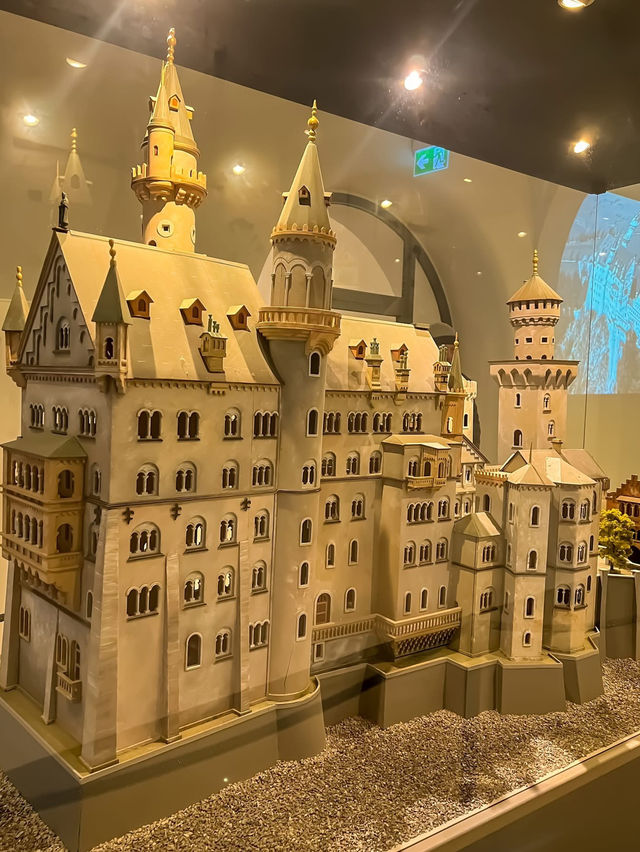 Straight out of a fairytale — welcome to Schloss Neuschwanstein 🏰✨