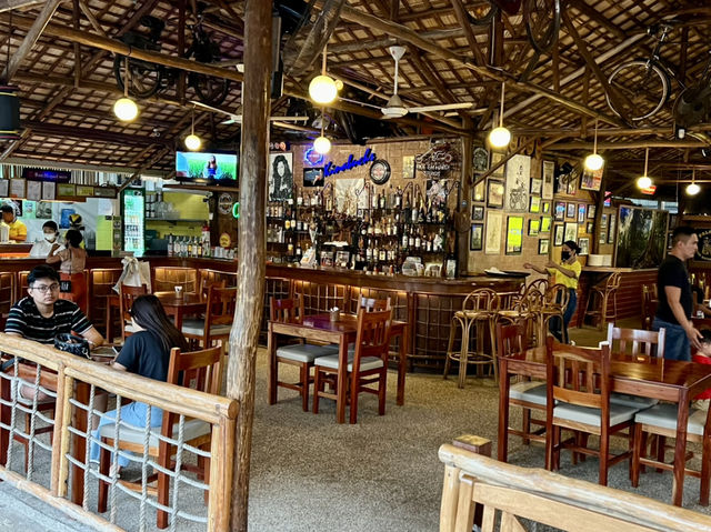 A Flavorful Night at Kinabuchs Grill & Bar – Puerto Princesa’s Iconic Dining Spot! 🌟🐊  
