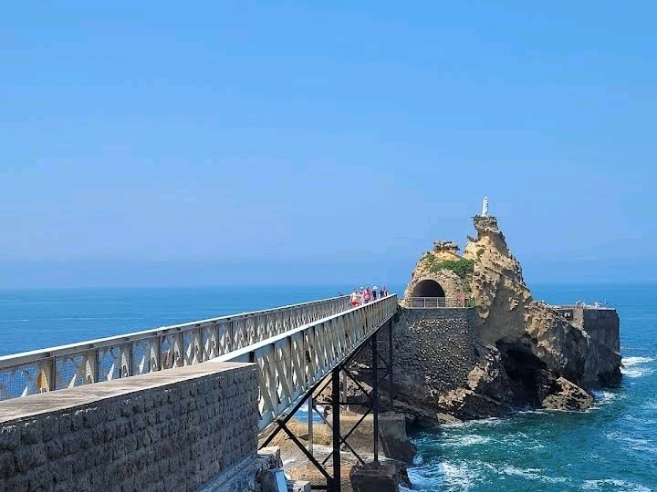 Simbol Biarritz: Rocher de la Vierge ⛪