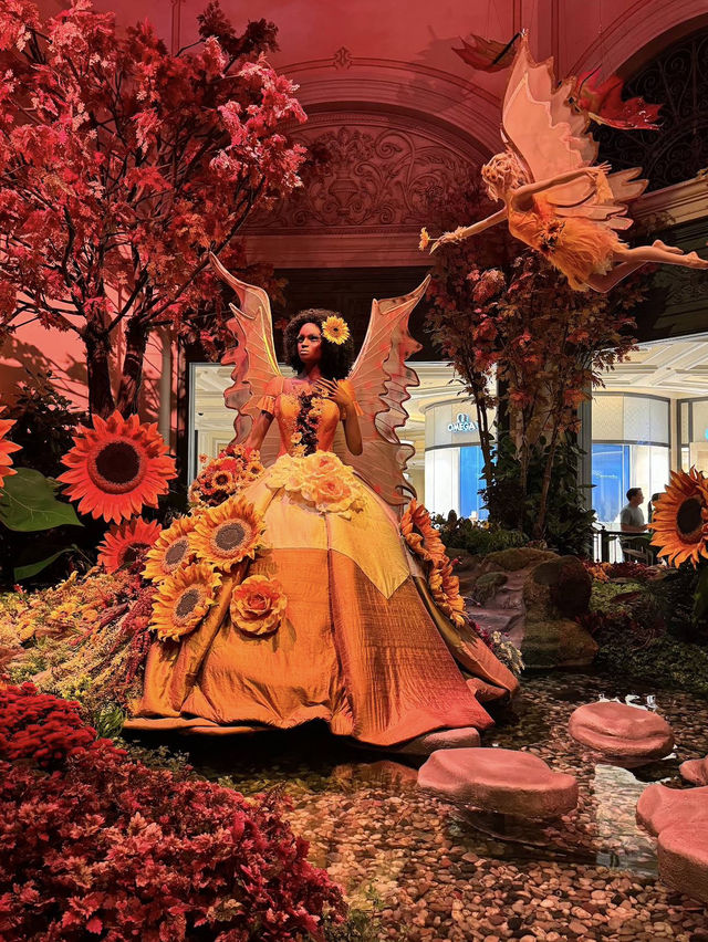  A night of color, light, and festive cheer. 🎄✨🌸