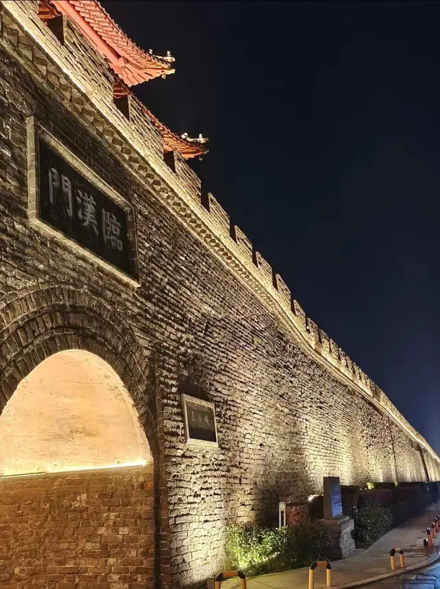 "Xiangyang Ancient City, on the banks of the Han River, the charm of an ancient city"