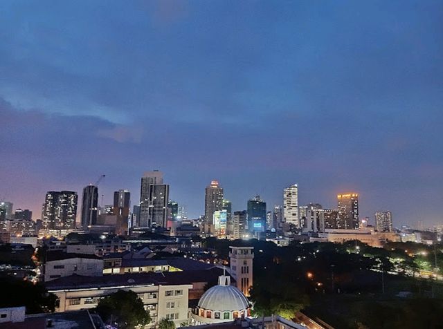 Rooftop Restaurant in Manila! 🇵🇭