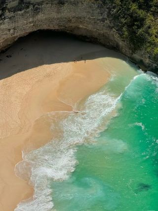 https://ak-d.tripcdn.com/images/1mi0o12000cmyllwr0B2C.jpg?proc=source/trip