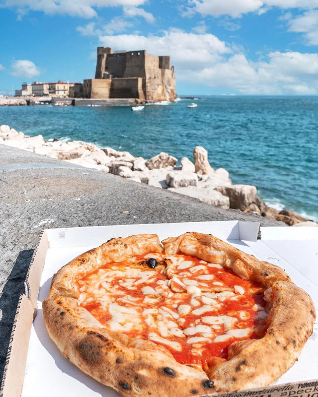 Naples: Eternal Beauty and Savory Delights 🇮🇹