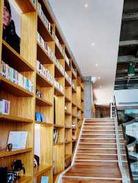 西影大廈有一個以電影之名點亮一城書香的影屋