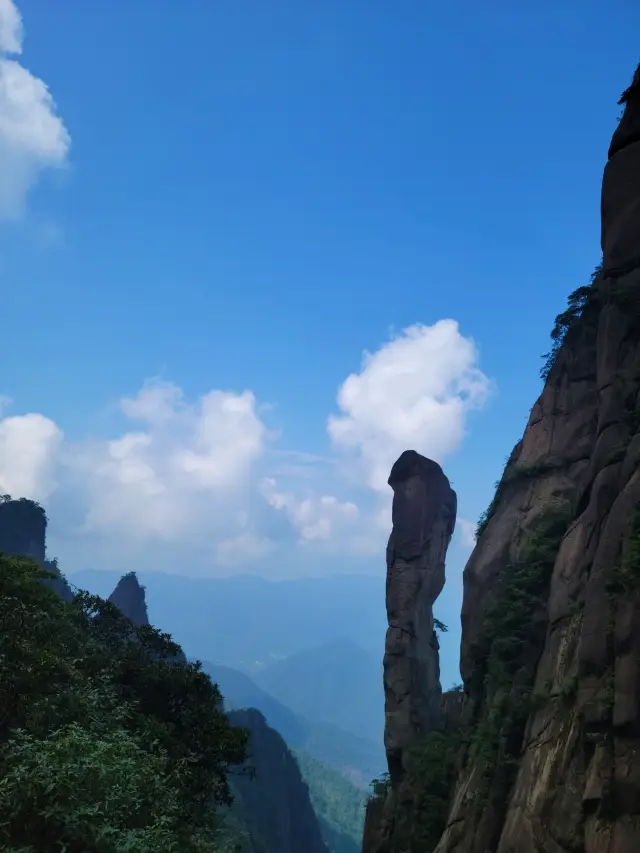 三清山，雖不如三山五嶽赫赫有名但景色毫不遜色