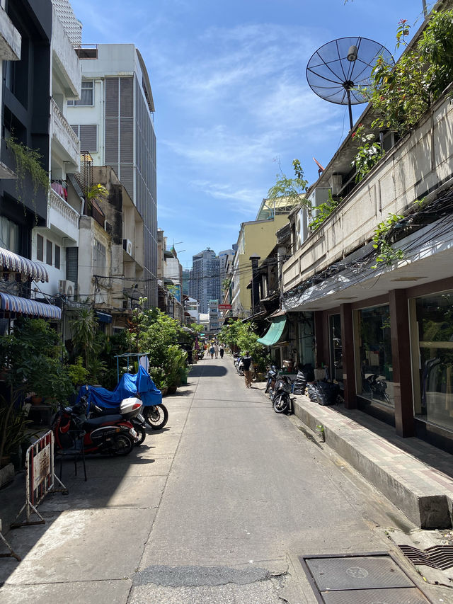 **Exploring the Beauty of River City Bangkok**
