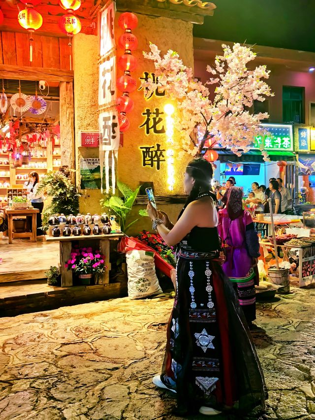 快來玩彝寨普者黑仙人洞村,這裡不止三笙花園客棧整體都美翻了! 快來玩彝寨普者黑仙人洞村,這裡不止三笙花園客棧整體都美翻了!